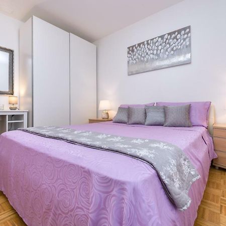 Apartment Kristina, Comfortable And Close To The Center Split Bagian luar foto