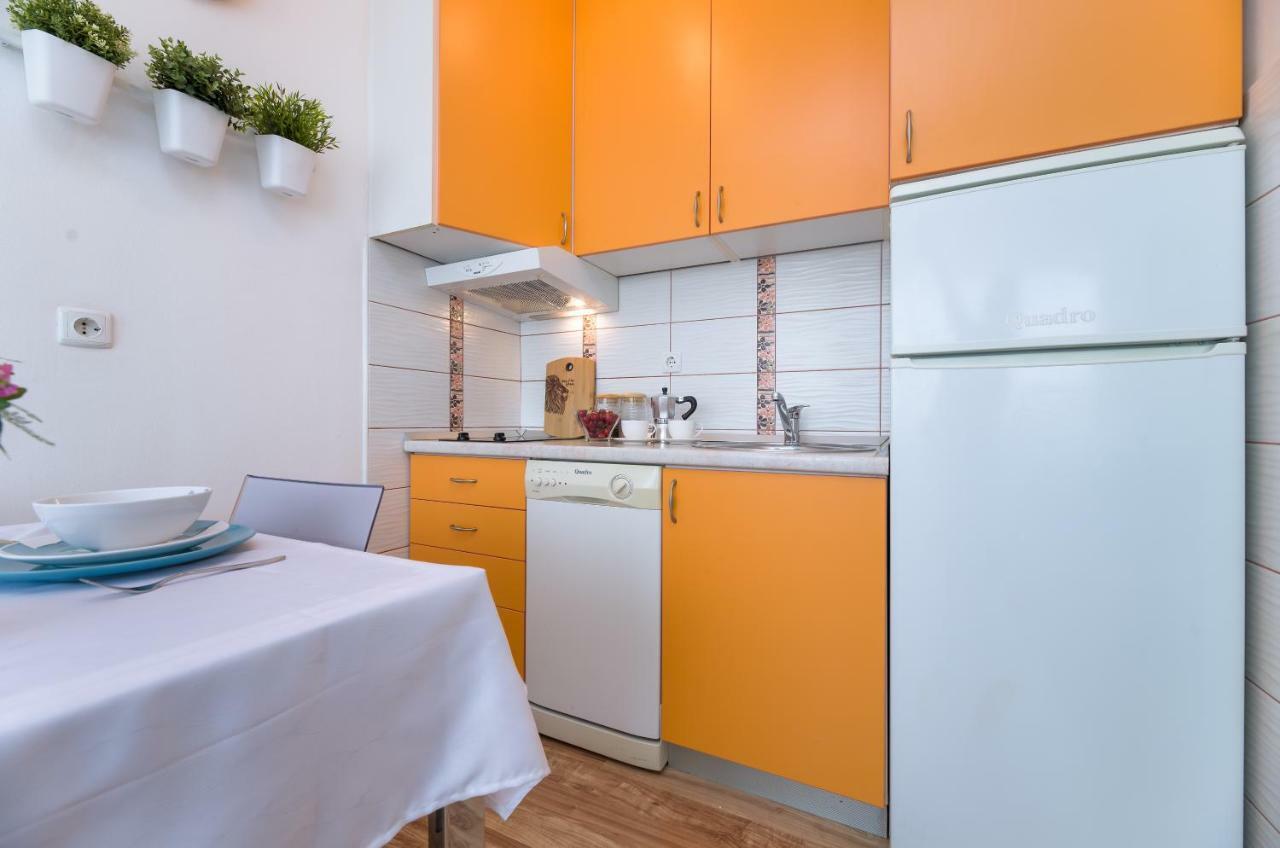 Apartment Kristina, Comfortable And Close To The Center Split Bagian luar foto
