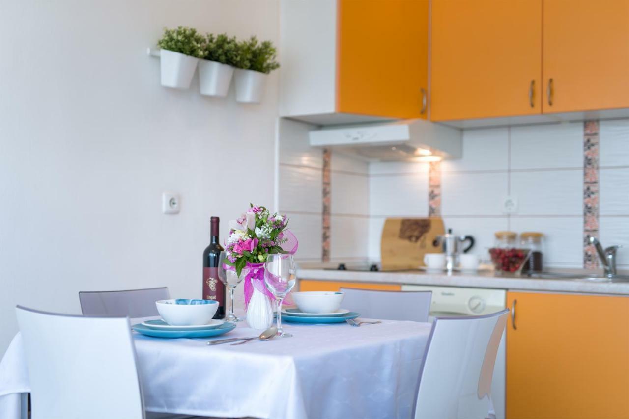 Apartment Kristina, Comfortable And Close To The Center Split Bagian luar foto