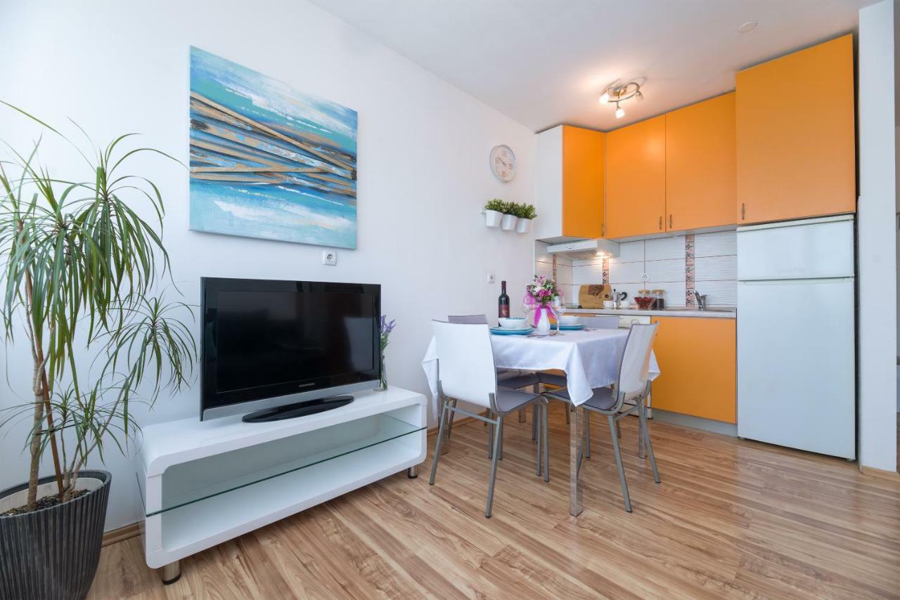 Apartment Kristina, Comfortable And Close To The Center Split Bagian luar foto