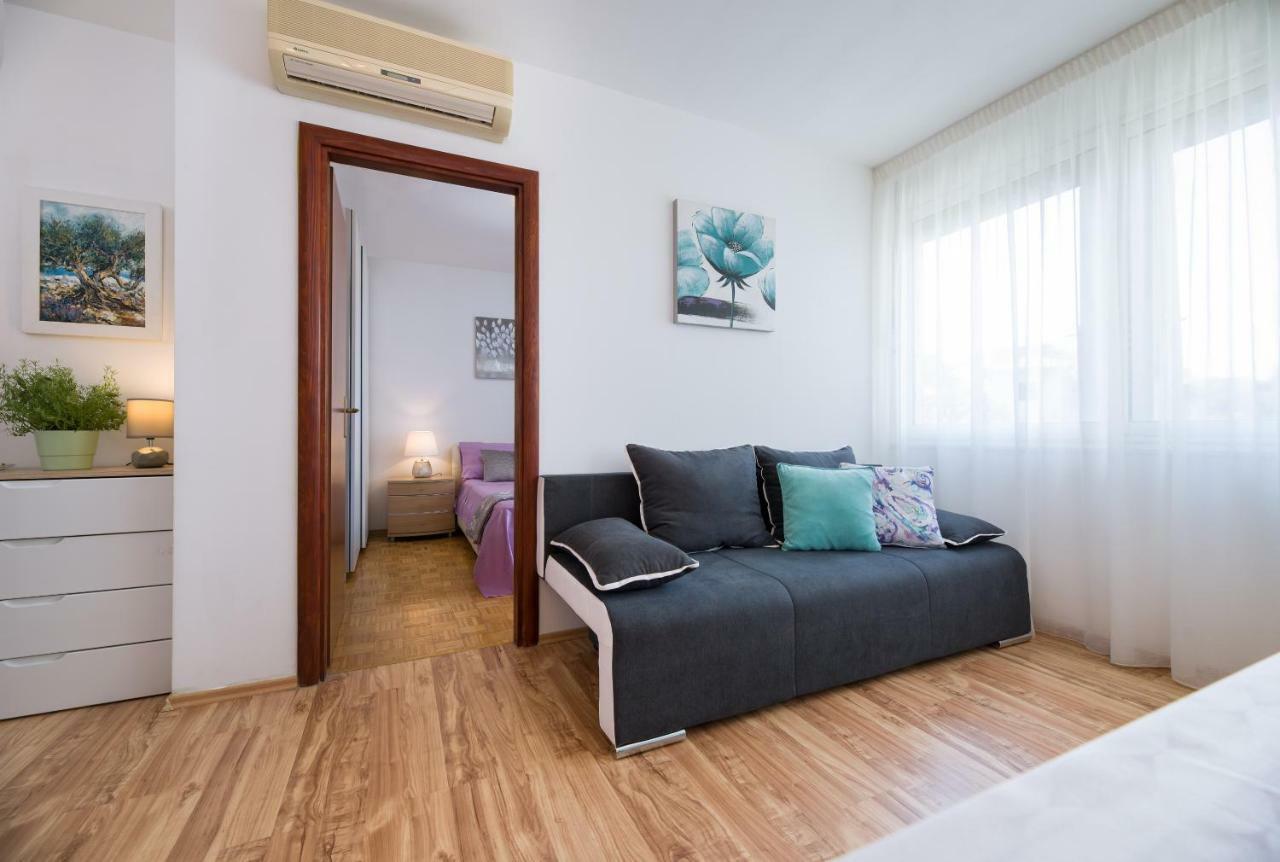 Apartment Kristina, Comfortable And Close To The Center Split Bagian luar foto